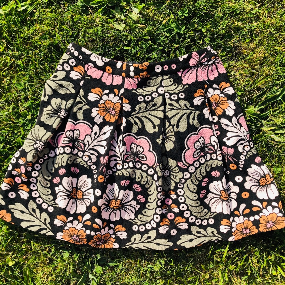 60s-inspired pleader skirt